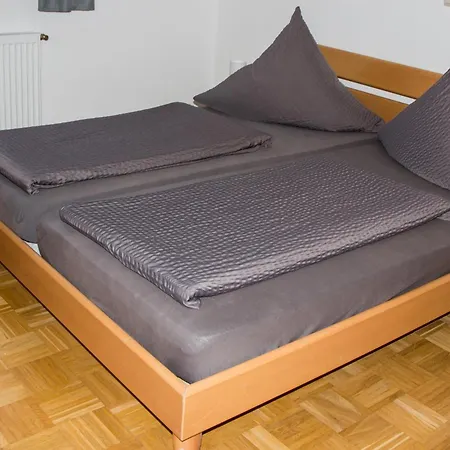 Apartment / Christ *